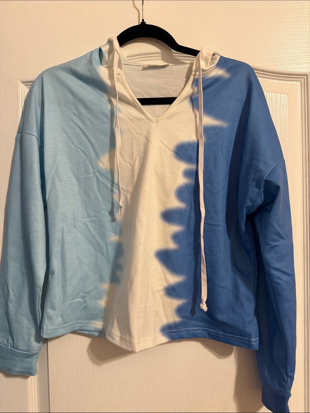 DIRASS V-Neck Pullover Hoodie in White